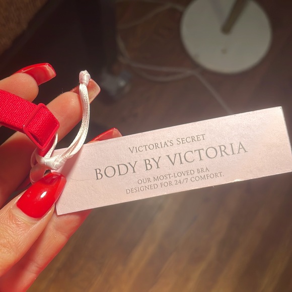 BNWT Victoria’s Secret Body by Victoria unlined Demi 32DD - Picture 3 of 3